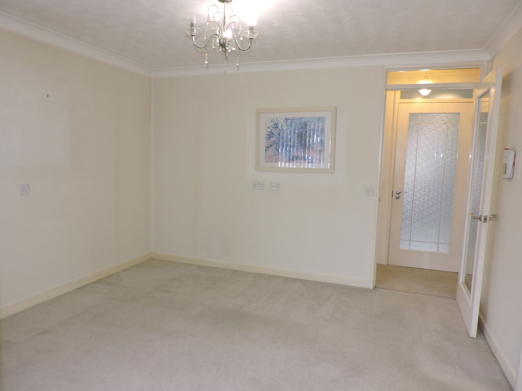 1 bedroom ground floor maisonette flat/apartment For Sale in New Malden - Photograph 3