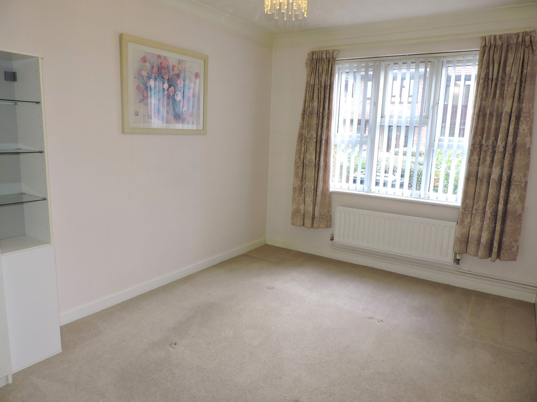 1 bedroom ground floor maisonette flat/apartment For Sale in New Malden - Photograph 10