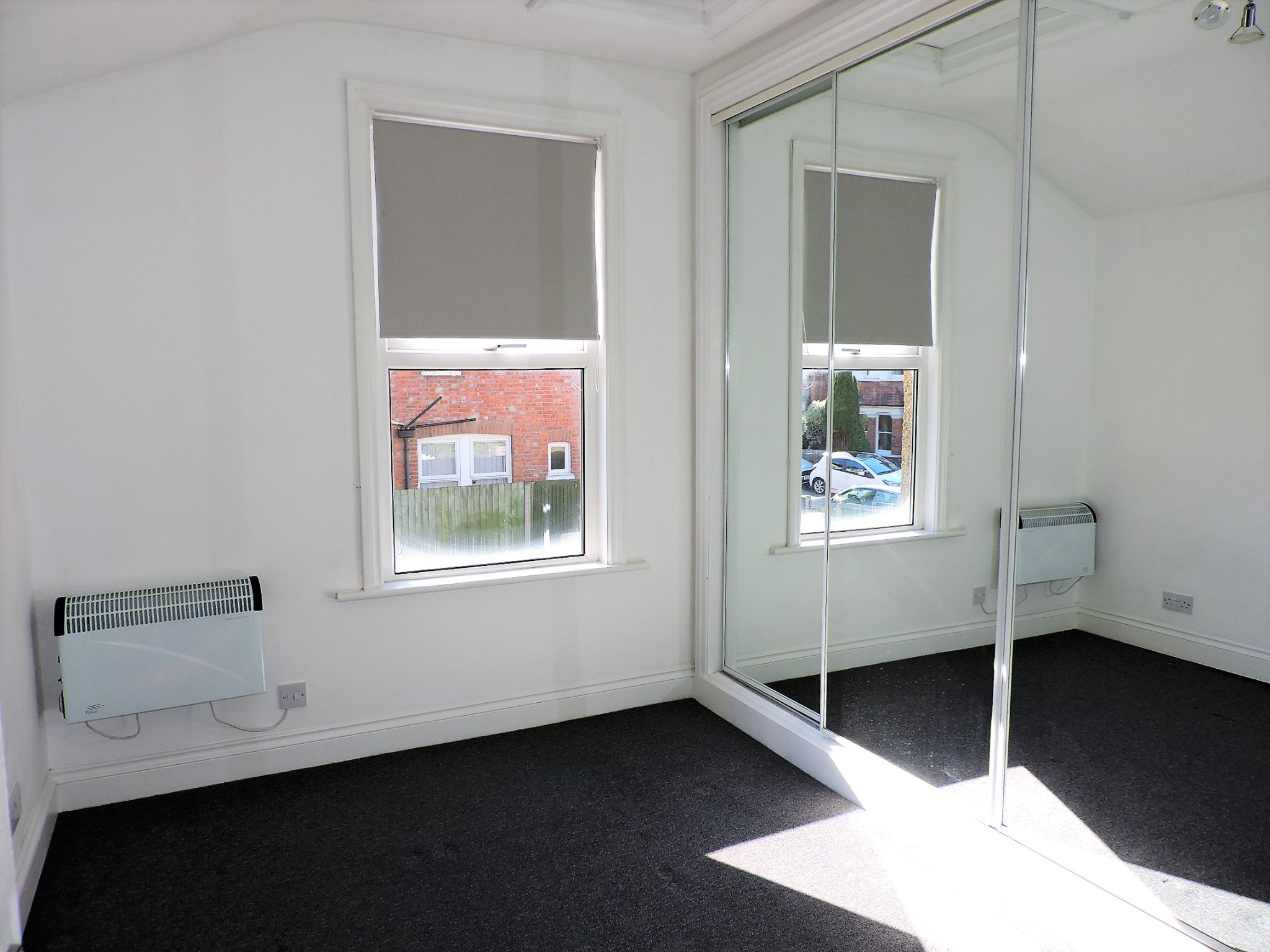 1 bedroom flat flat/apartment To Let in New Malden - Photograph 8