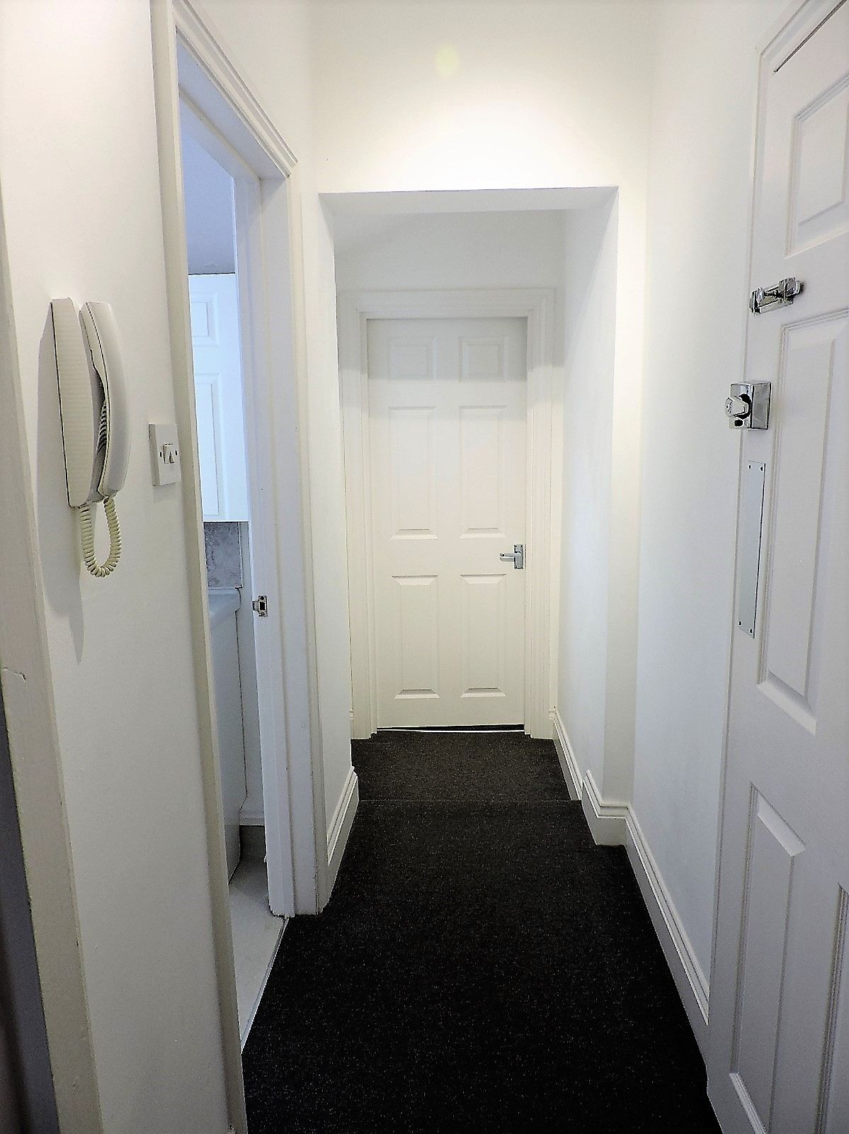 1 bedroom flat flat/apartment To Let in New Malden - Photograph 9