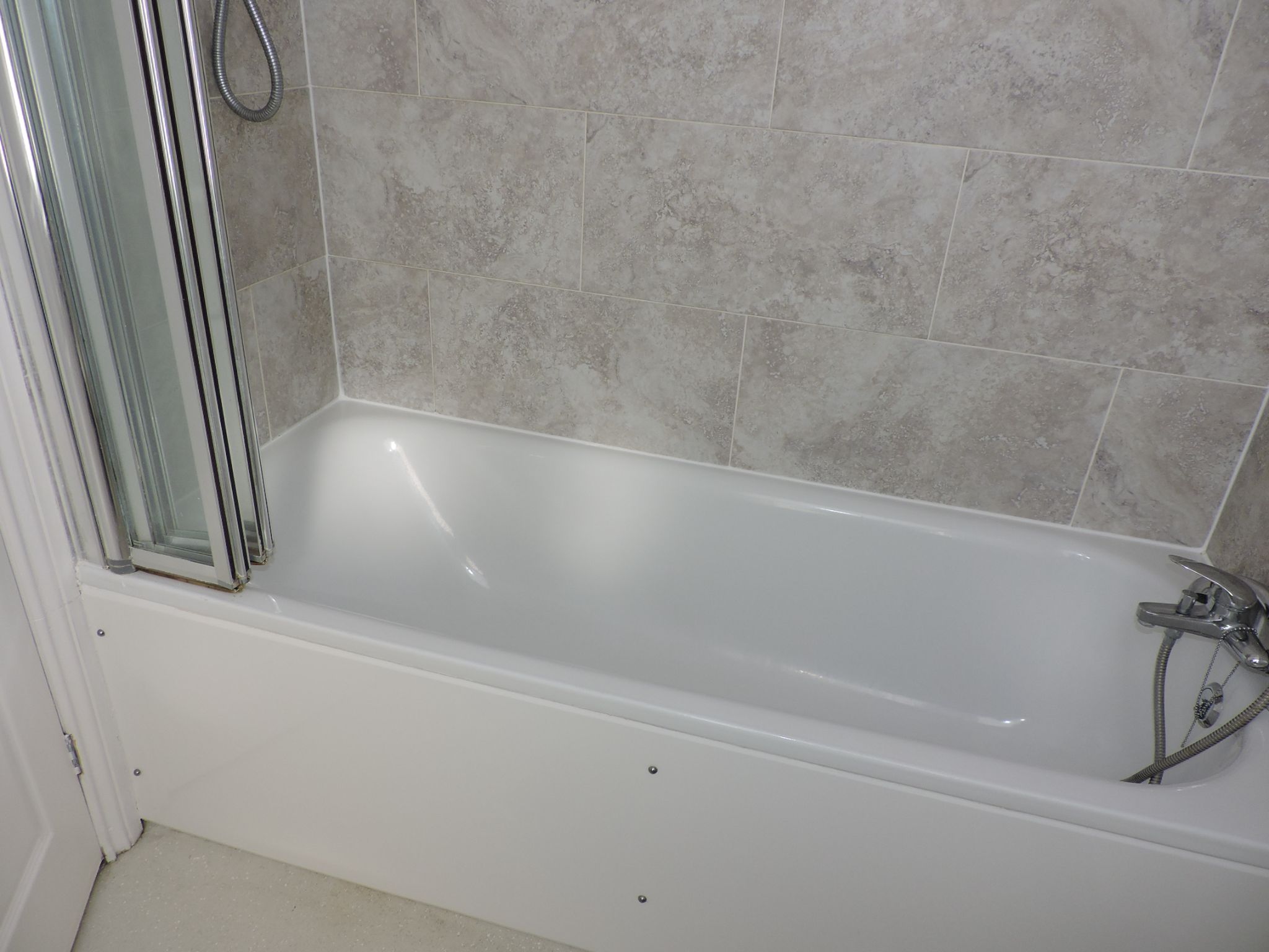 1 bedroom flat flat/apartment To Let in New Malden - Photograph 7