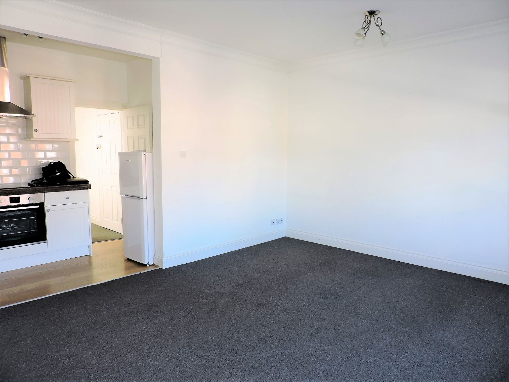 1 bedroom flat flat/apartment To Let in New Malden - Photograph 4