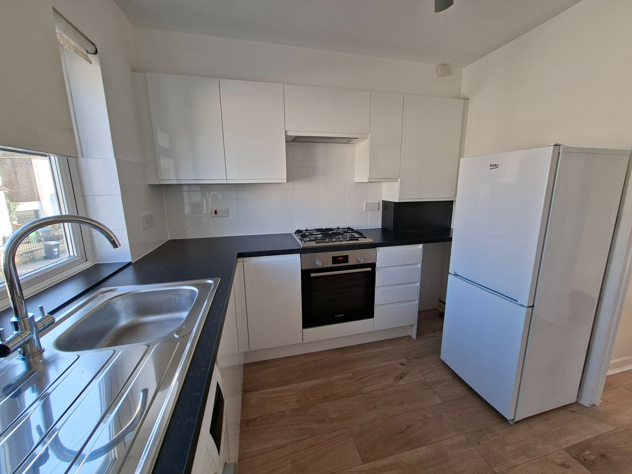 1 bedroom flat flat/apartment To Let in Kingston Upon Thames - Photograph 6