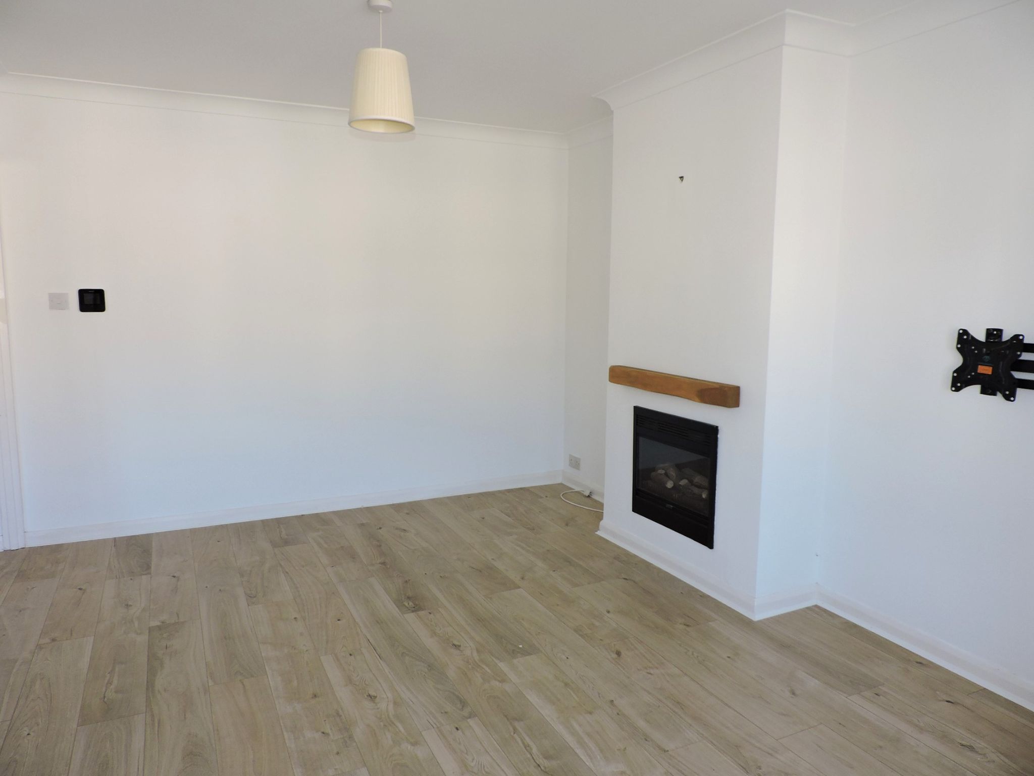 1 bedroom flat flat/apartment To Let in Kingston Upon Thames - Photograph 4
