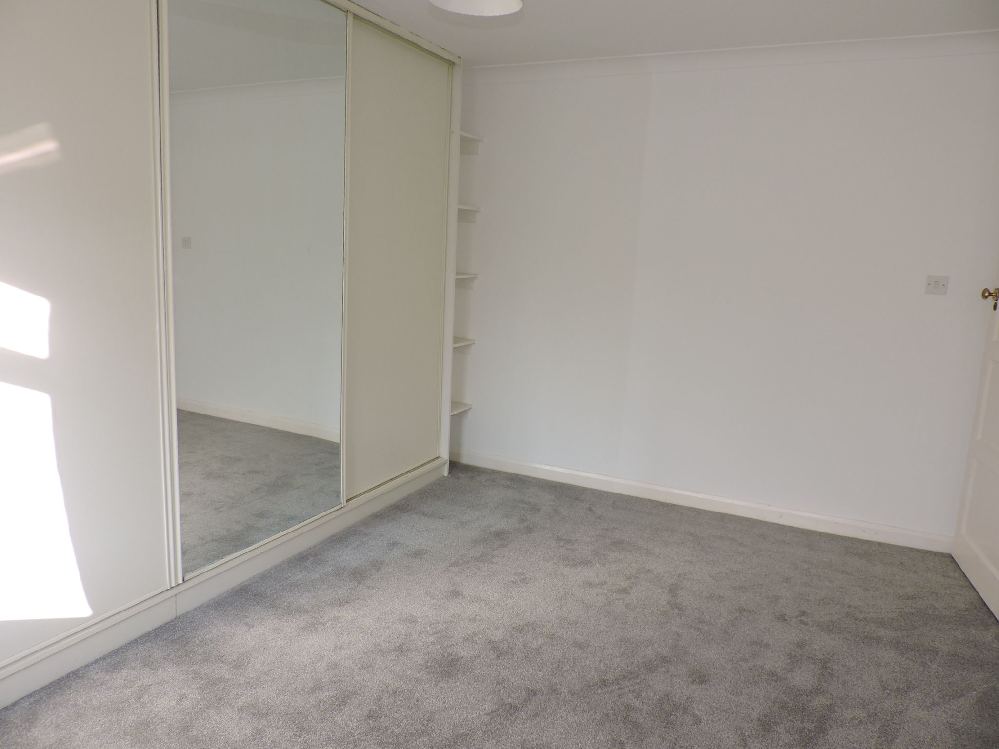 1 bedroom flat flat/apartment To Let in Kingston Upon Thames - Photograph 8