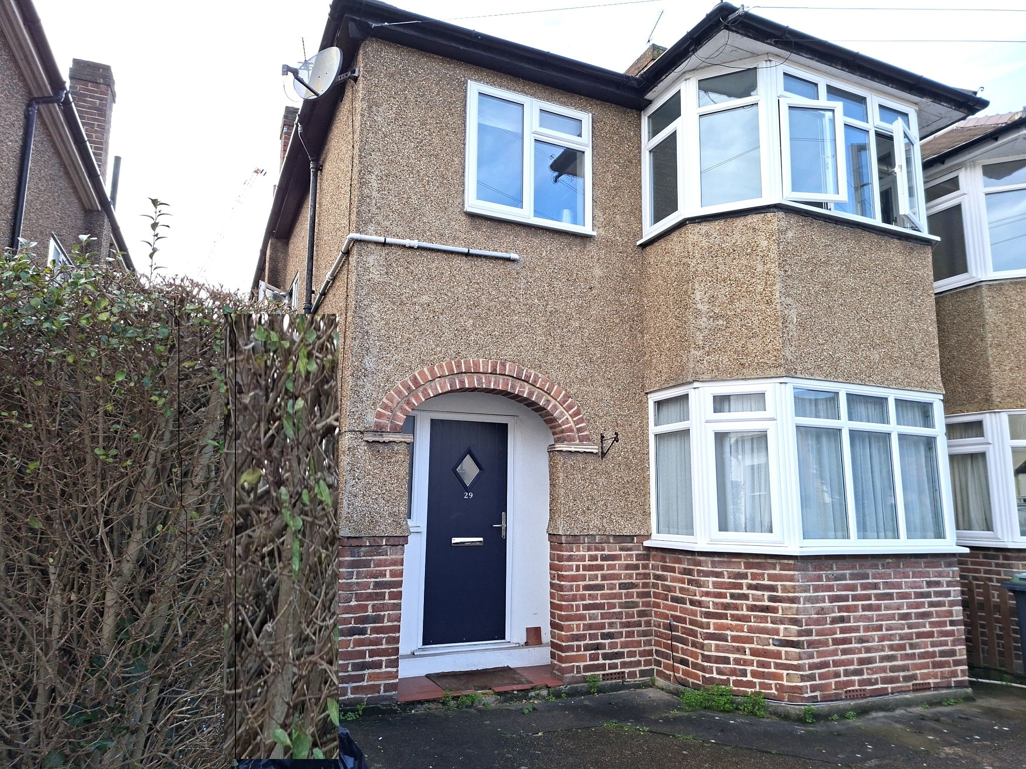 1 bedroom flat flat/apartment To Let in Kingston Upon Thames - Photograph 1