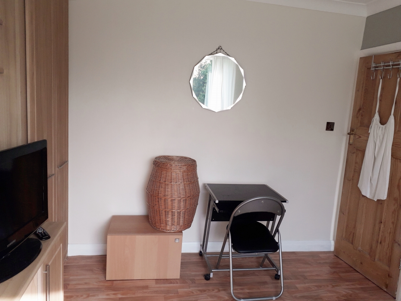1 bedroom shared house To Let in Surbiton - Photograph 3
