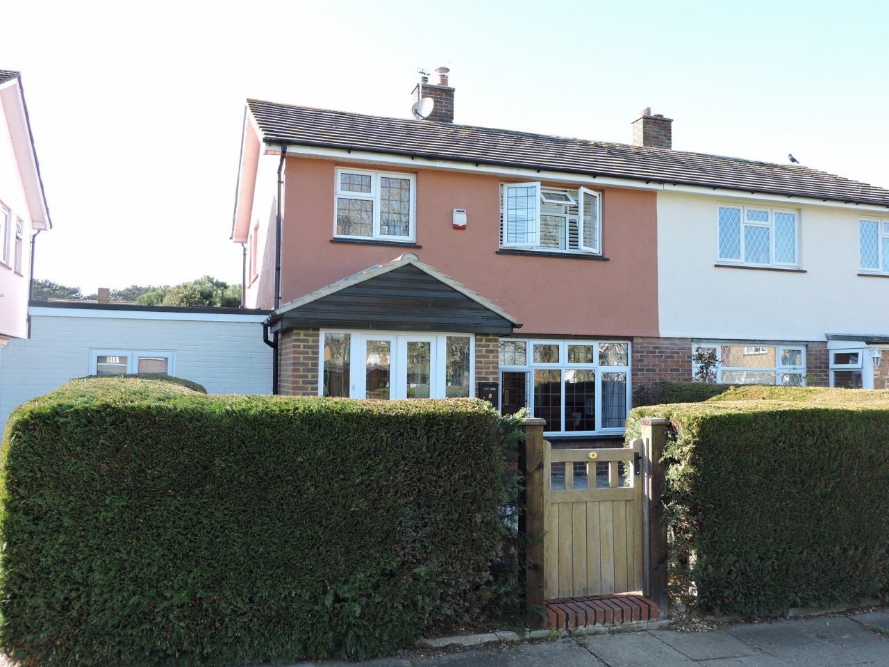 4 bedroom semi-detached house For Sale in Epsom - Photograph 1