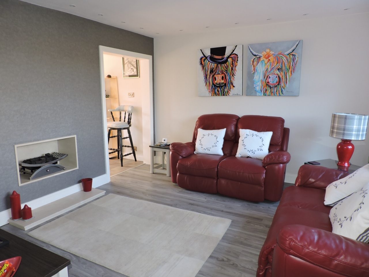 4 bedroom semi-detached house For Sale in Epsom - Photograph 2