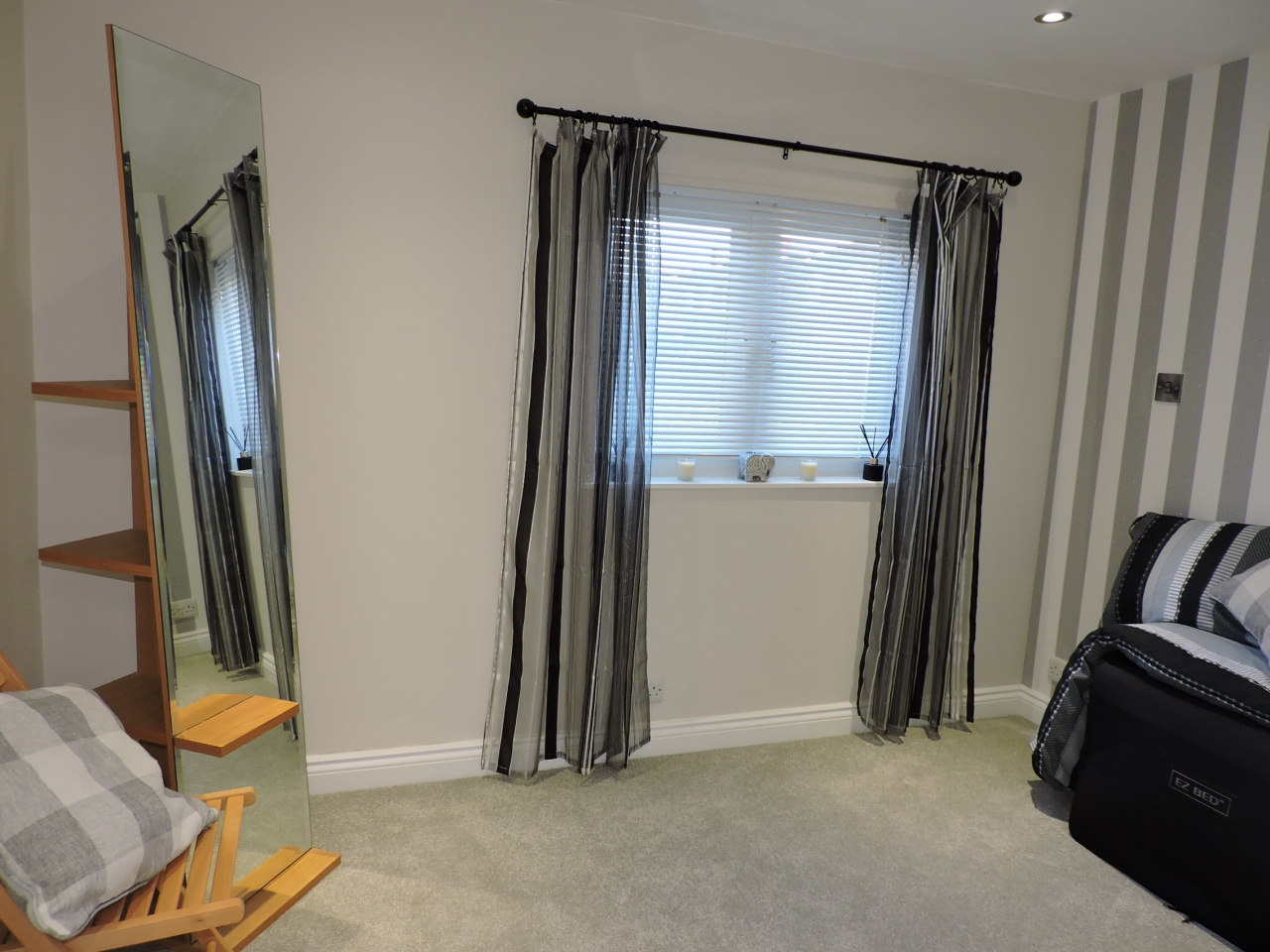4 bedroom semi-detached house For Sale in Epsom - Photograph 7