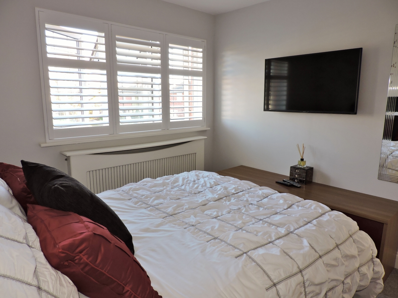 4 bedroom semi-detached house For Sale in Epsom - Photograph 9