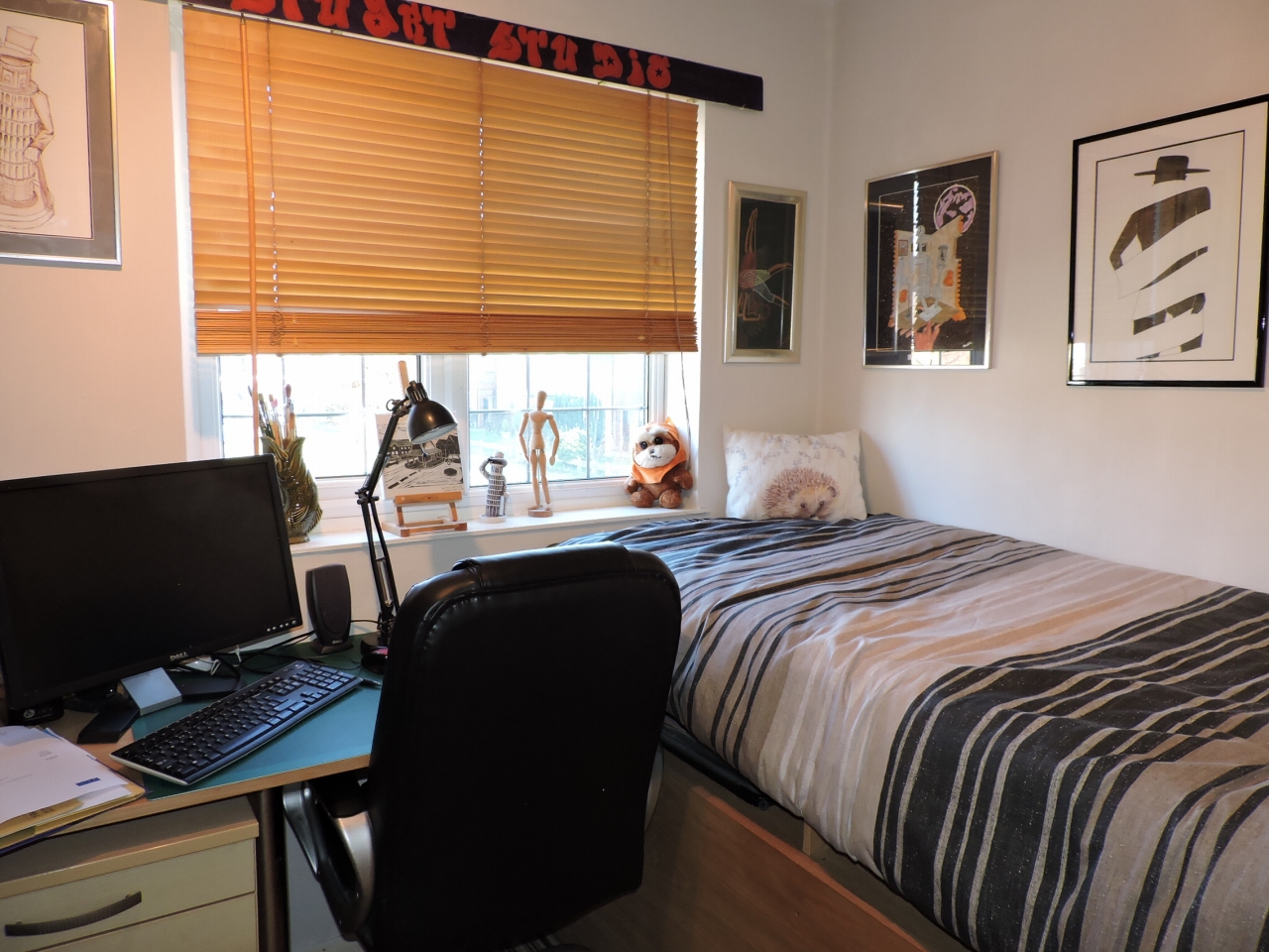 4 bedroom semi-detached house For Sale in Epsom - Photograph 12
