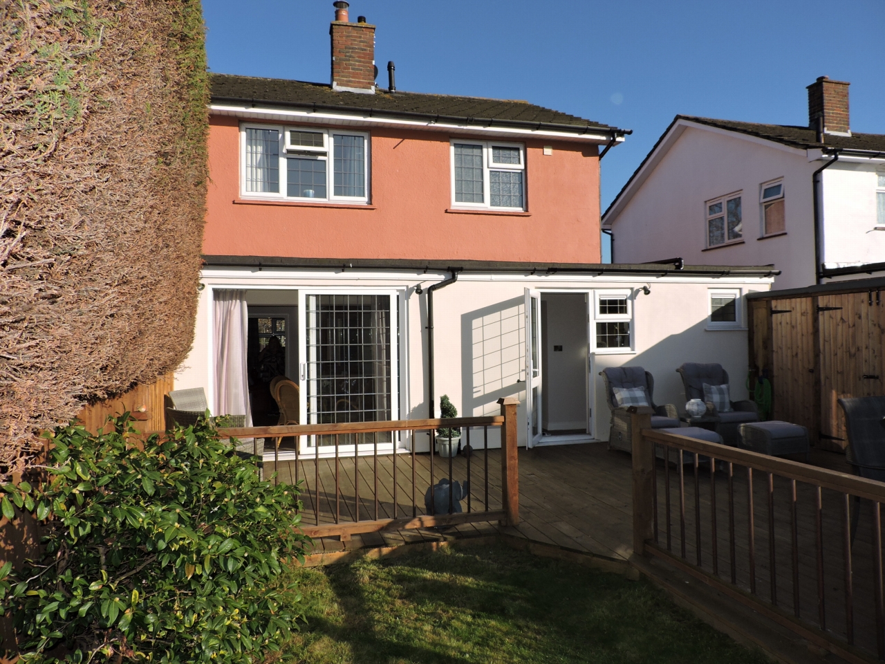 4 bedroom semi-detached house For Sale in Epsom - Photograph 17