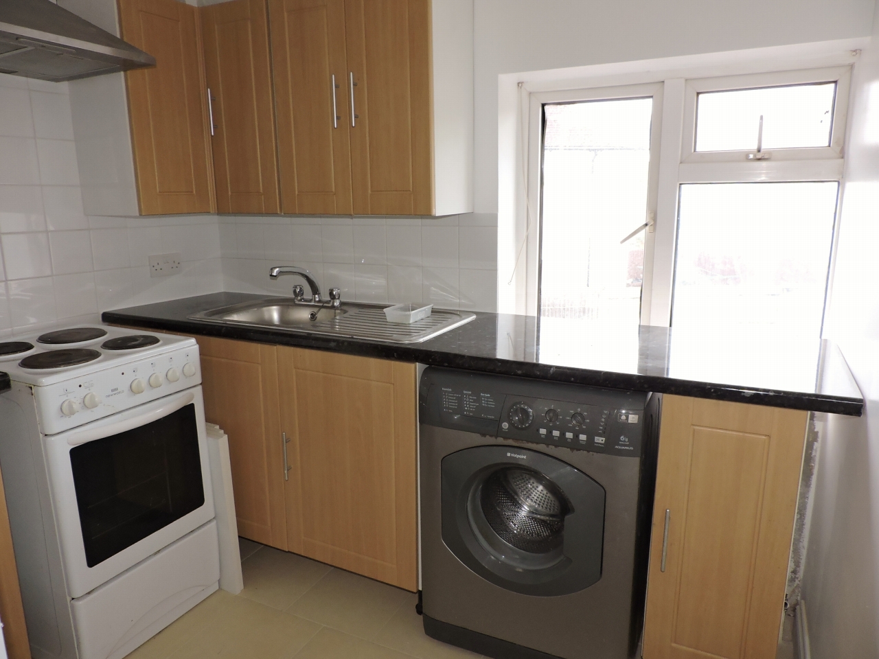 3 bedroom apartment flat/apartment To Let in Kingston Upon Thames - Photograph 3