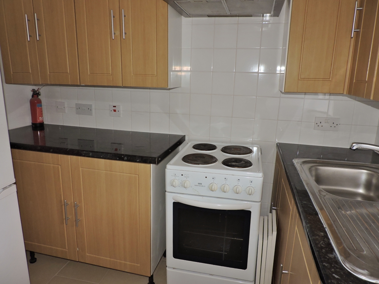 3 bedroom apartment flat/apartment To Let in Kingston Upon Thames - Main Image