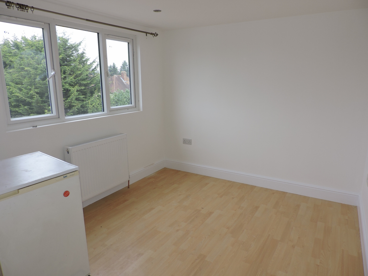 3 bedroom apartment flat/apartment To Let in Kingston Upon Thames - Photograph 7