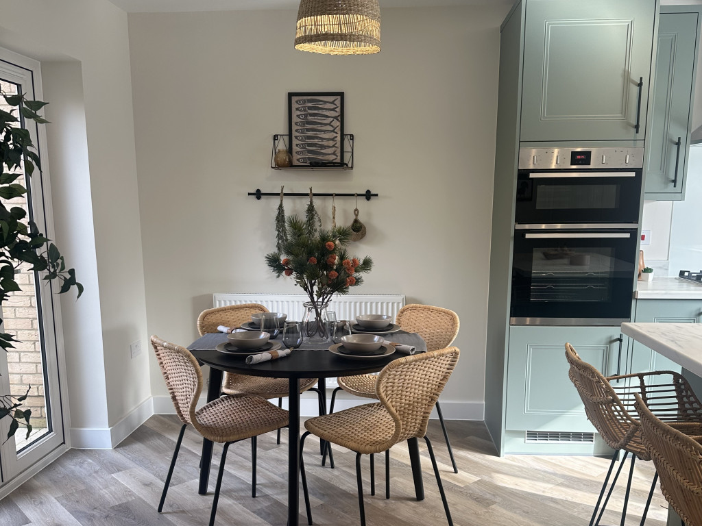 home staging London – staged Kitchen by Ooh Ahh Property Staging