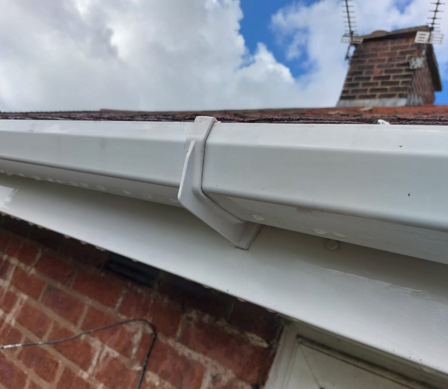 Fascia cleaning 01 copy.jpeg