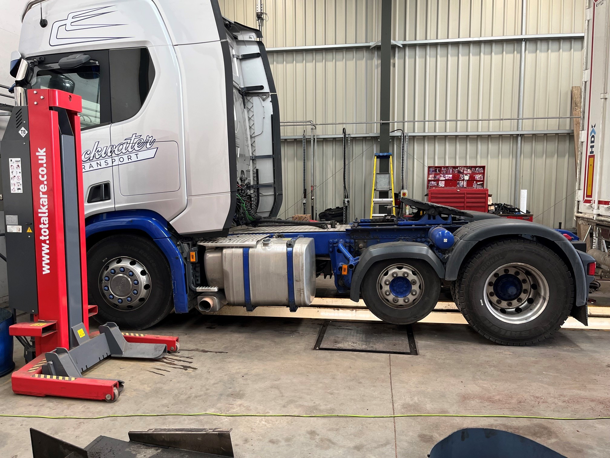 Tractor Unit PMI.jpg