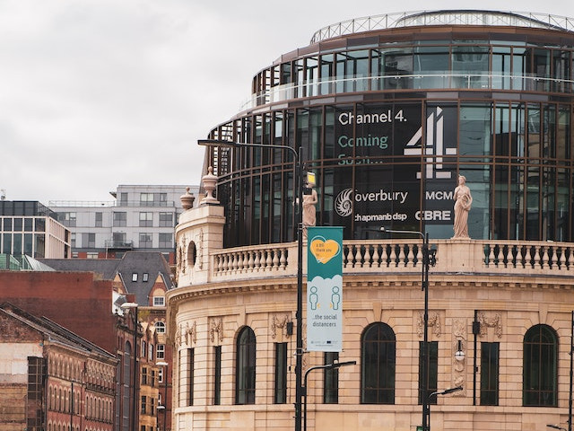 631db864f265cf557ec43261_sameday_courier_service_from_Themajestic_Building-Leeds.jpg