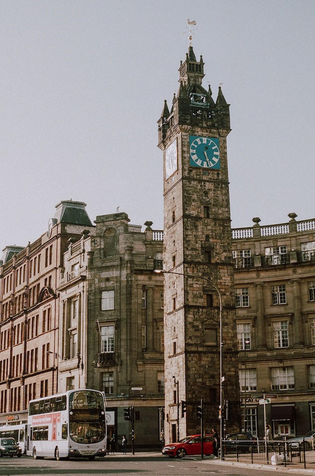 631db55e97fa66a332e27eff_glasgow clock tower courier service collection.jpg