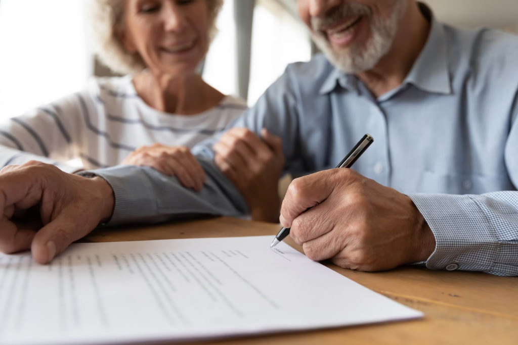signing-legal-will-document.jpeg signing-legal-will-document.jpeg