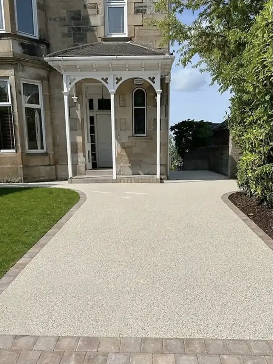 Greenworksnorthwestltd-lightresindriveway.jpg