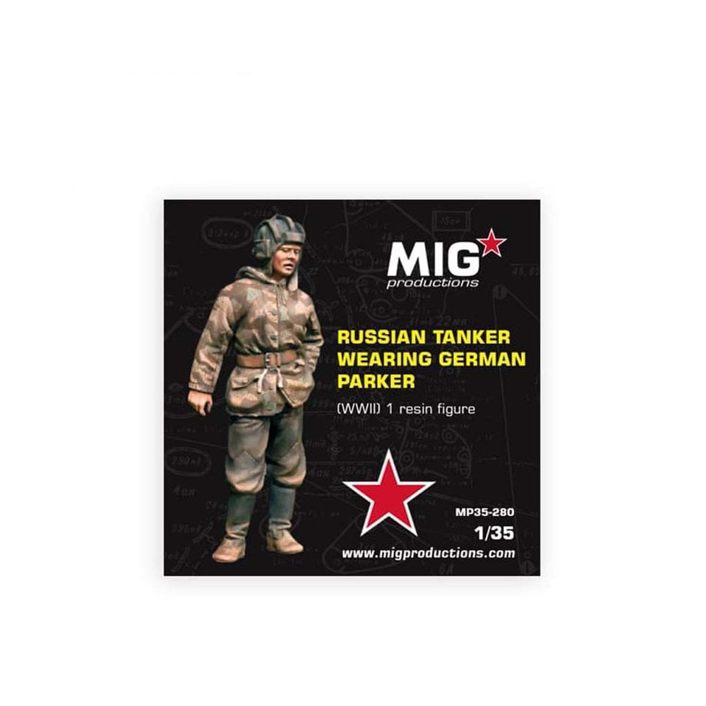Russian Tanker Wearing German Parker (Wwii) 1:35 1