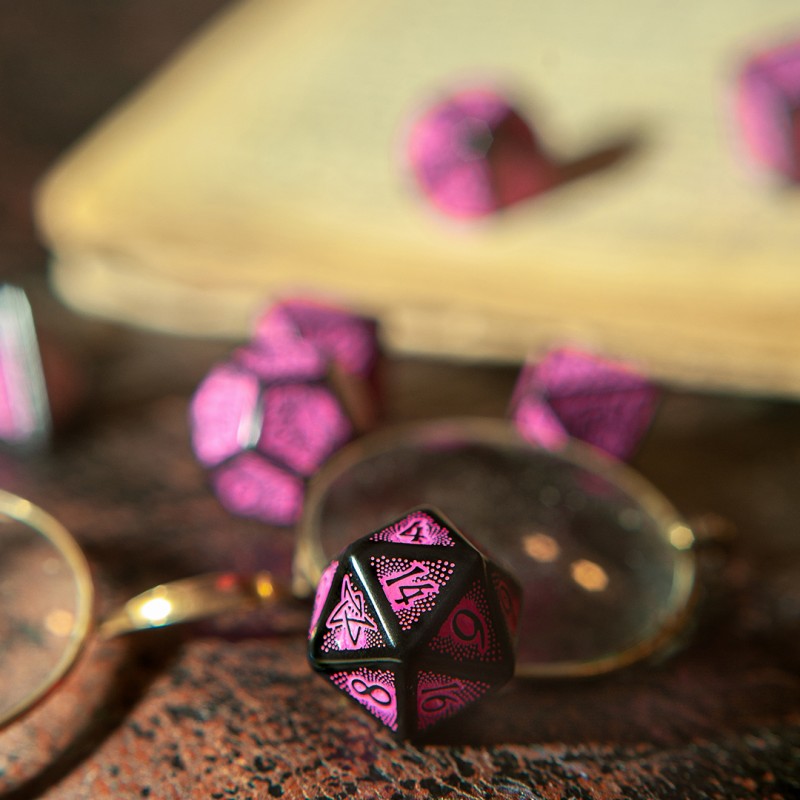 Call of Cthulhu 7th Edition Black & Magenta Dice Set 2