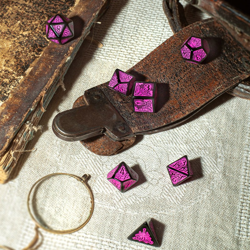 Call of Cthulhu 7th Edition Black & Magenta Dice Set 4