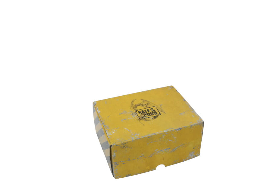 Half-size Medium Box for magnetically-based miniatures + metal plate on the inside rear side of the box 3
