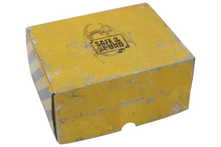 Half-size Medium Box for magnetically-based miniatures + metal plate on the inside rear side of the box 4