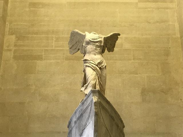 la vittoria alata louvre