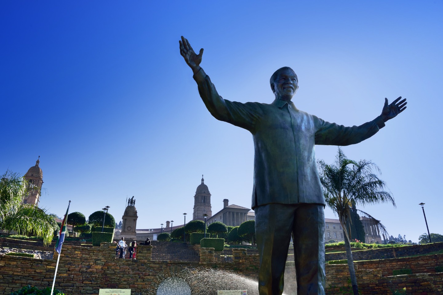 https://s3.eu-west-2.amazonaws.com/tshwane2018/Nelson_Mandela_Statue_Unoion_Buildings_South_Africa.jpg