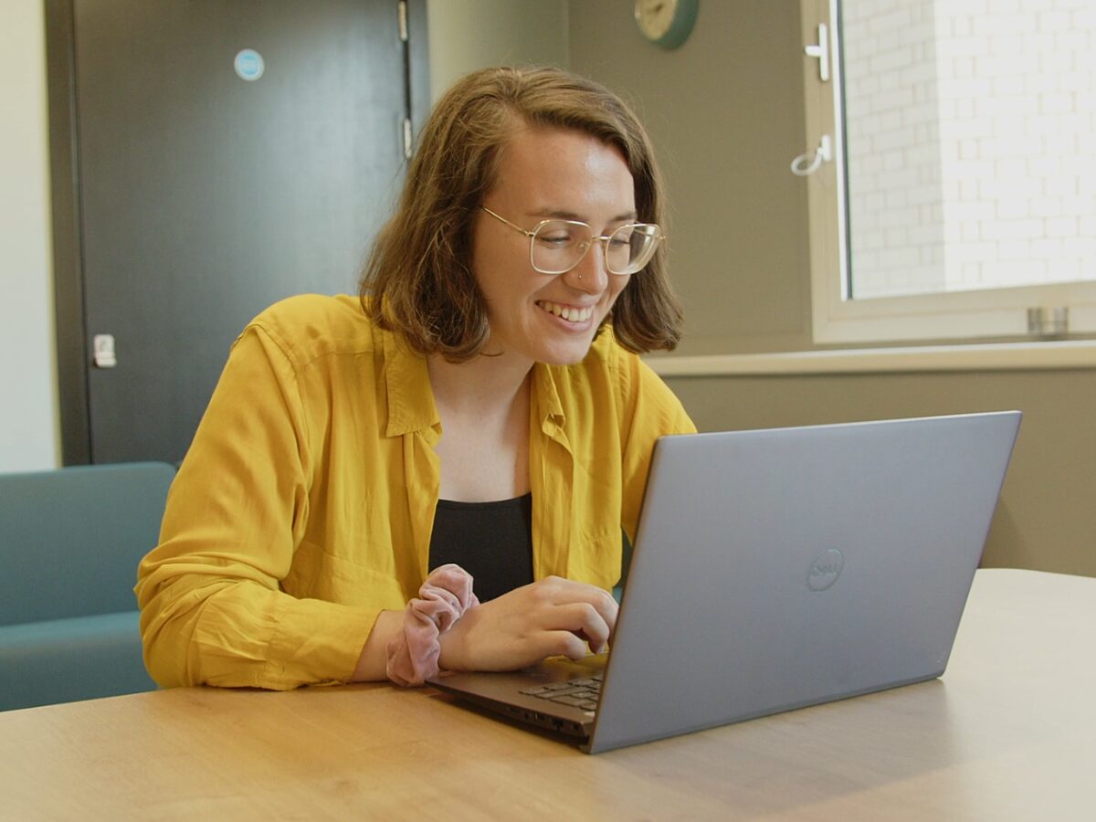 A Reading Mentor supporting a child during an online reading session