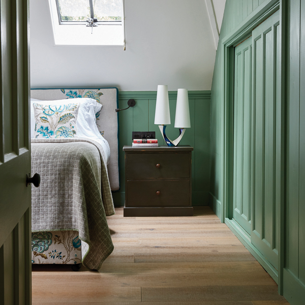 Get Help reclaimed pine flooring fitters near you
