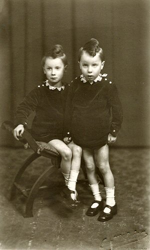 404 - Geo.H.Laing, Broxburn