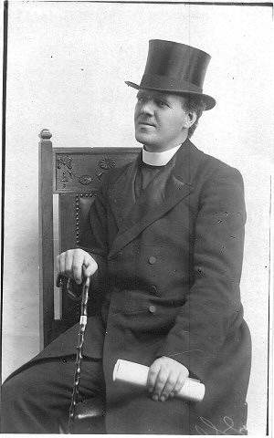 307 - Photographer Roe McMahon, 25 Upper Sackville St., Dublin