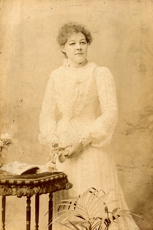 104 Photographer - C. Ireland, 25 Lr. Mosely Street, Manchester