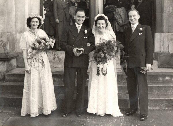 BFS285 : The Southern Press Photo Agency, 189, Ashley Road, Hale, Altringcham - SR6793-6