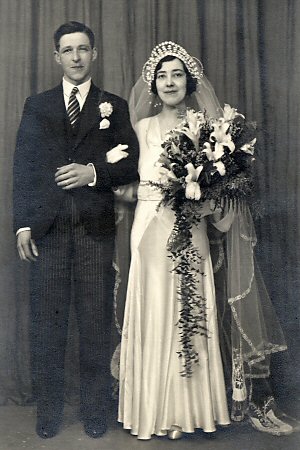 BFS277 : Simpson's Snapshot Service and Portrait Studios, 84, Stockport Road, Levenshulme