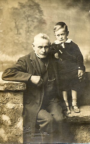 WRR003 : Photographer - T. Hughes, 45 Parnell St., Clonmell