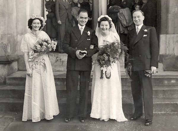 BFS481 : The Southern Press Photo Agency, 189, Ashley Road, Hale, Altringcham - SR6793-6